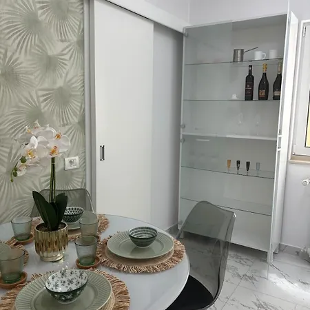 Modern Downtown - Old Town Ultracentral Apartment